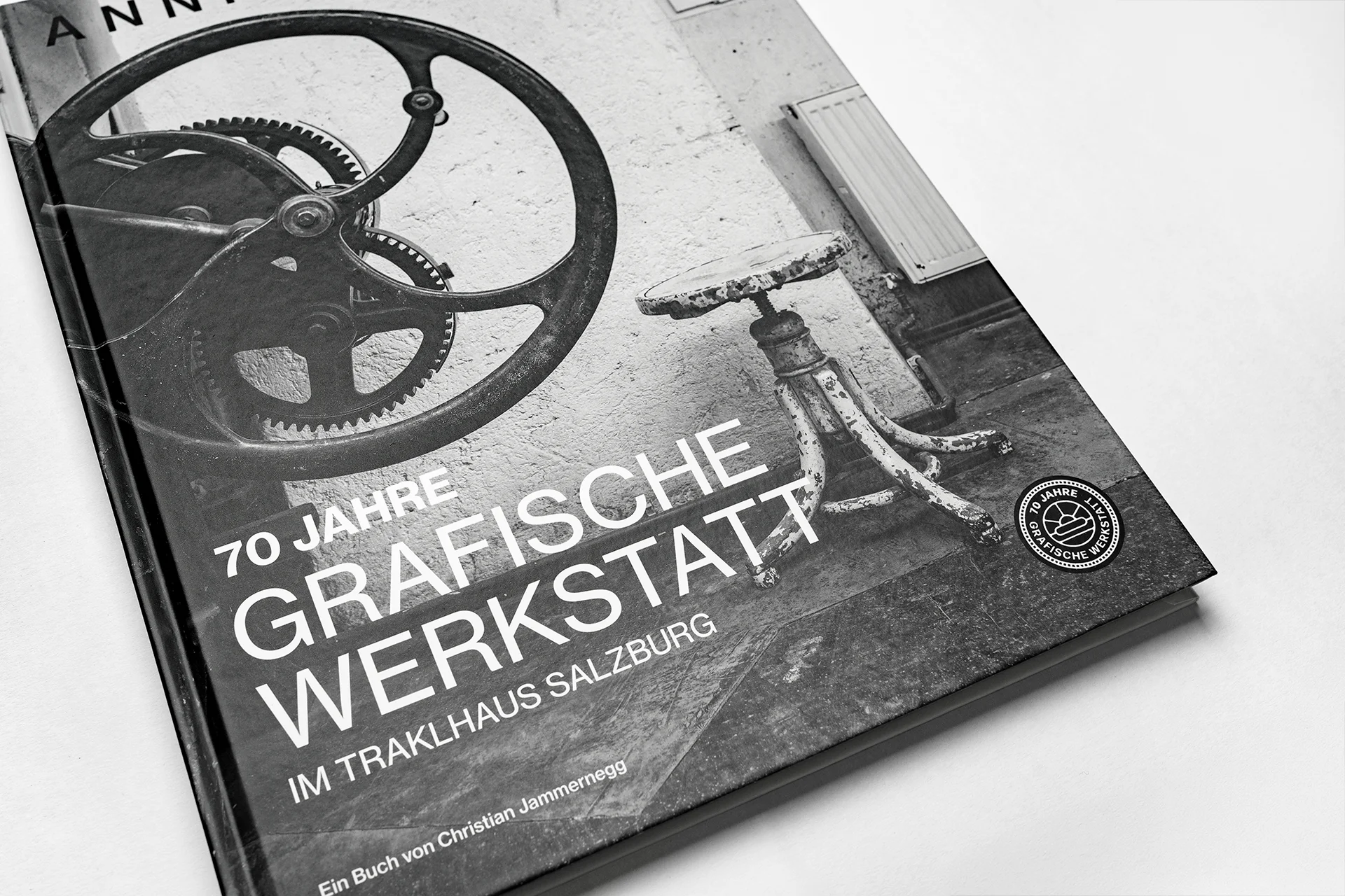 buch anniversarium 70 jahre grafische werkstatt im traklhaus cover schraeg