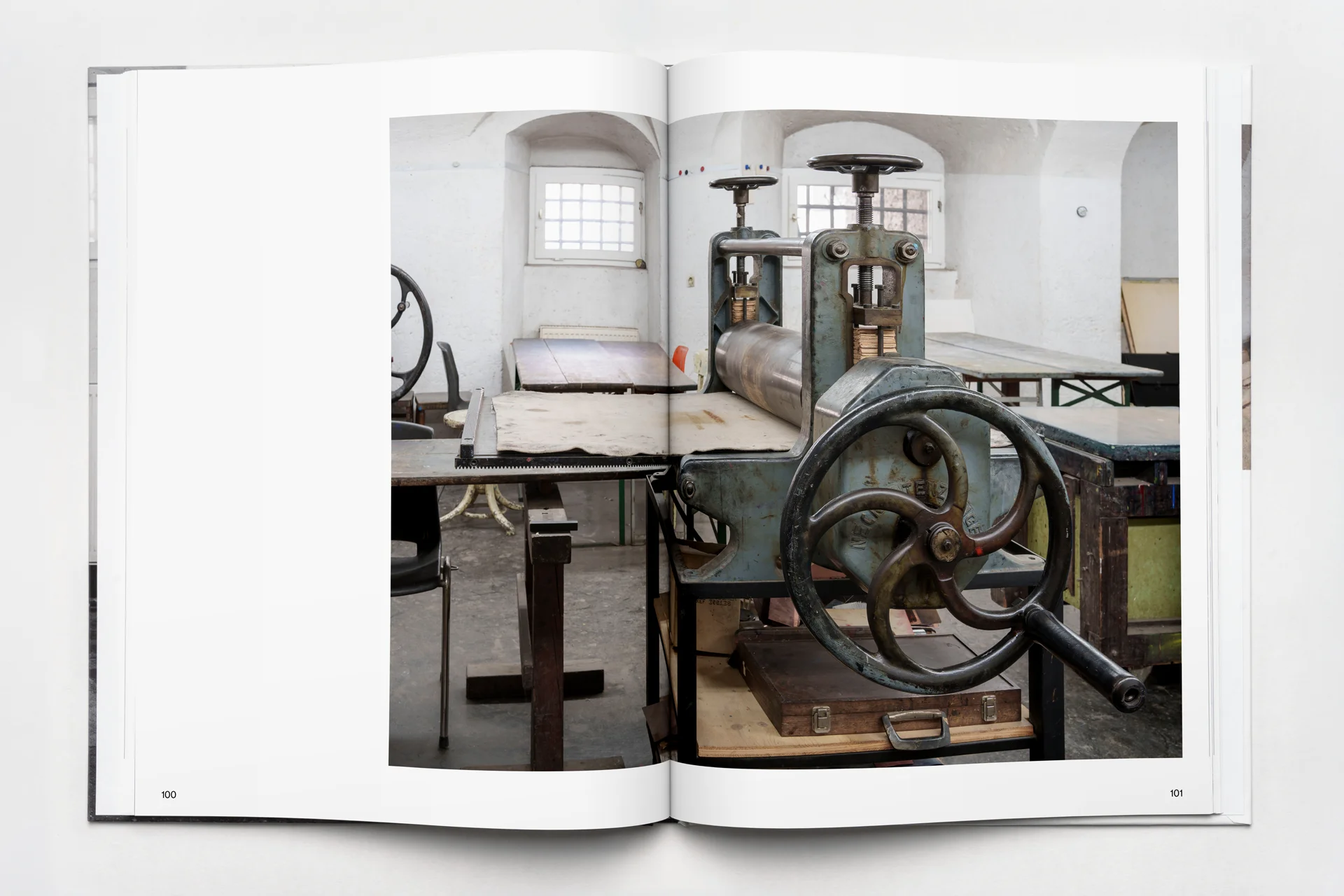 buch anniversarium 70 jahre grafische werkstatt im traklhaus seite 100 101