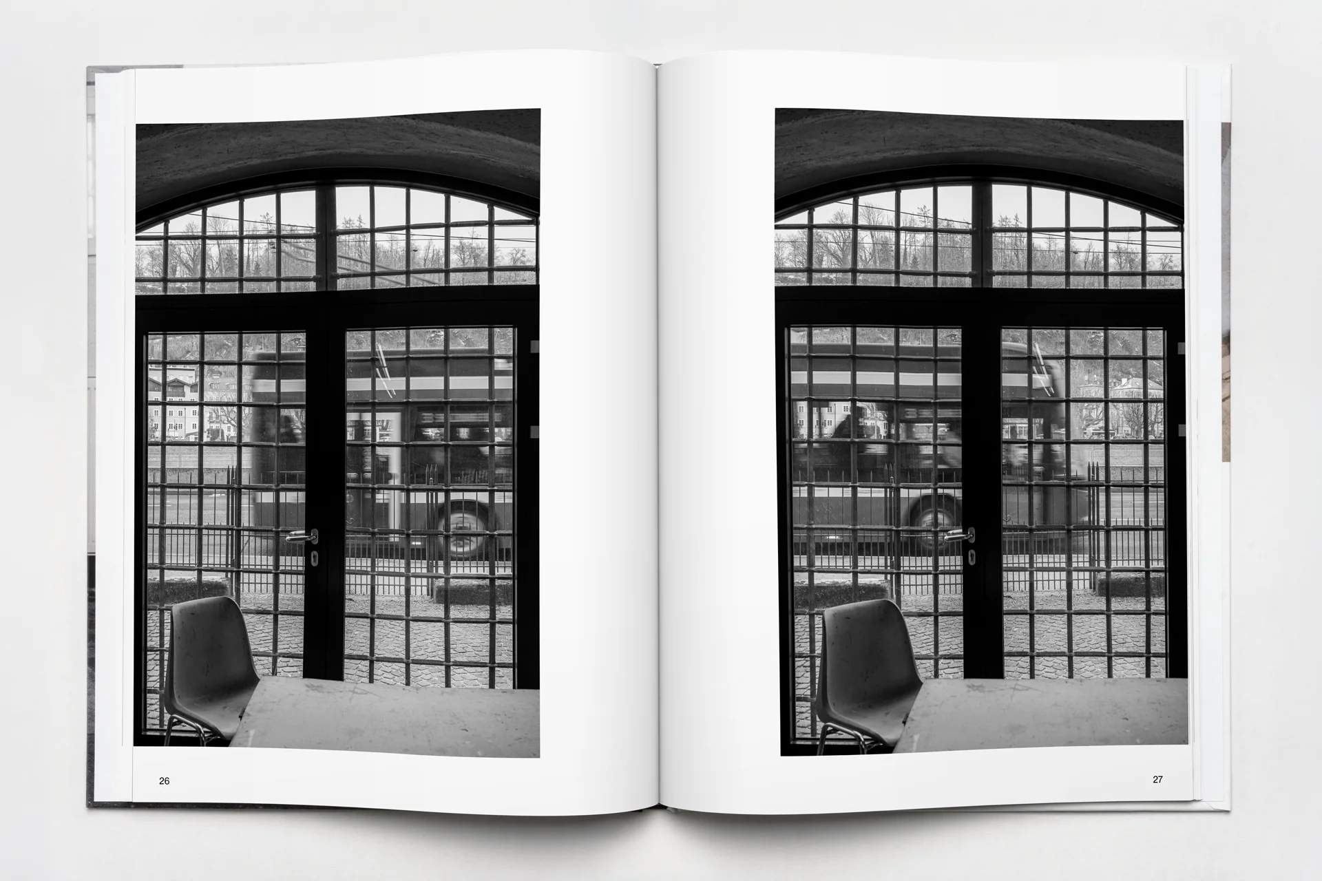 buch anniversarium 70 jahre grafische werkstatt im traklhaus seite 26 27